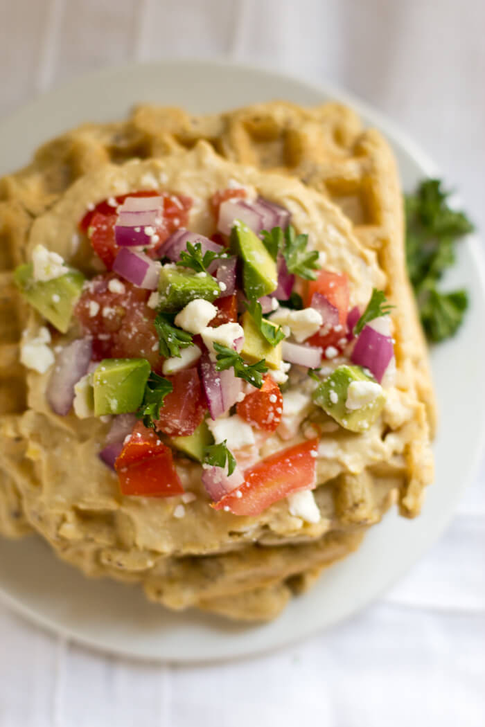 Linsevafler med hummus og salat