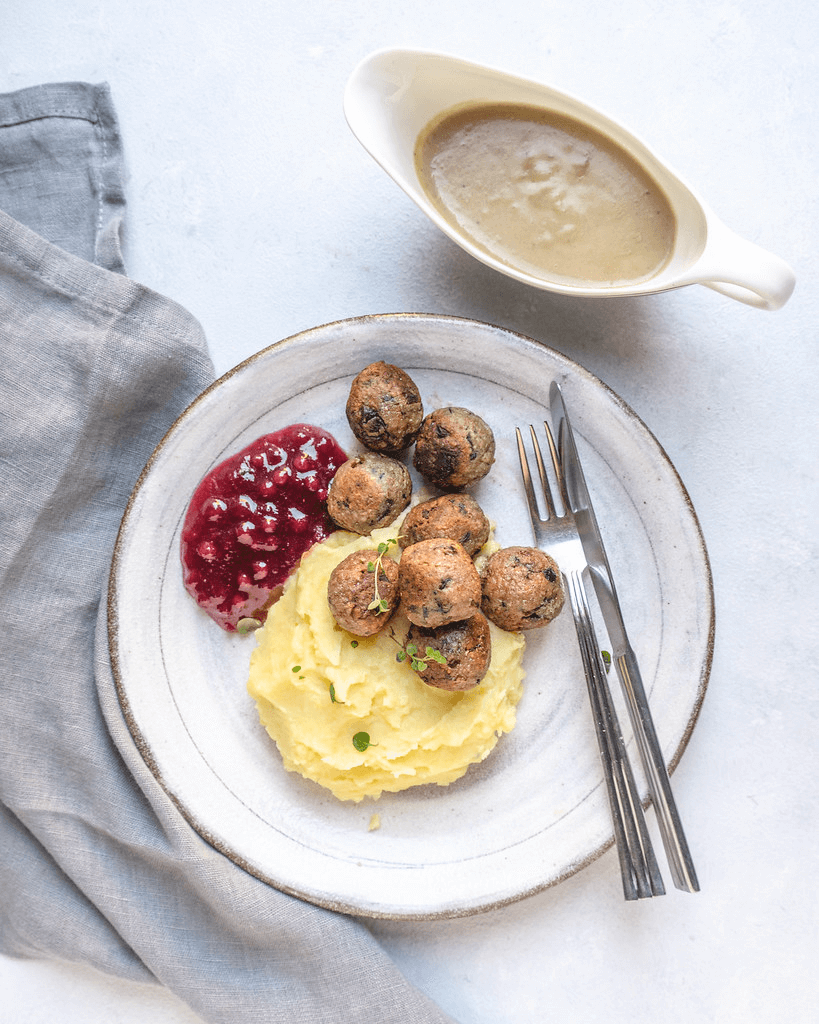 Planteboller med sovs og kartofler