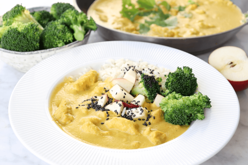 Plantestykker i karry med ris