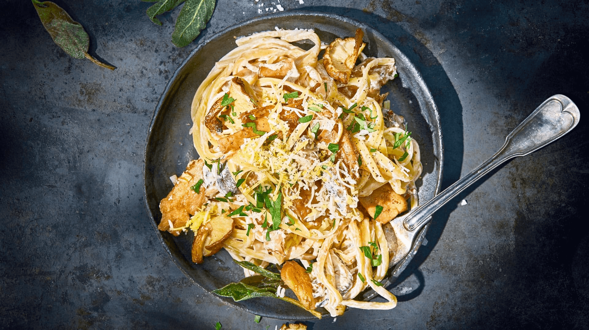 Pasta alfredo med plantestykker